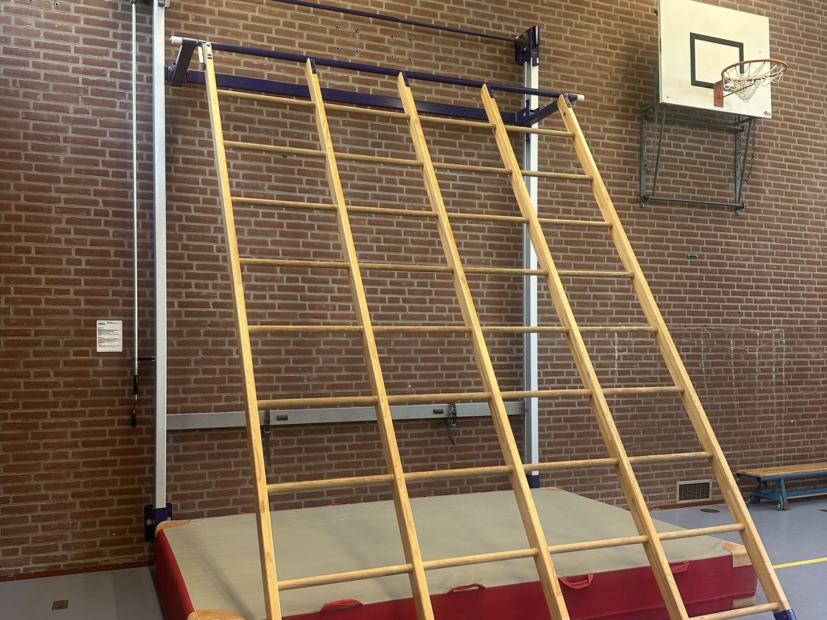 Klimrek met valmat voor motoriek en zelfvertrouwen
